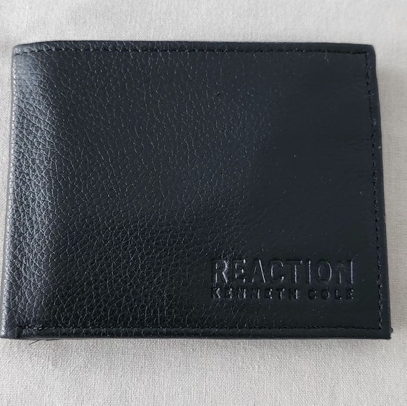 Kenneth Cole Reaction Black Leather Wallet - Picture 1 of 6
